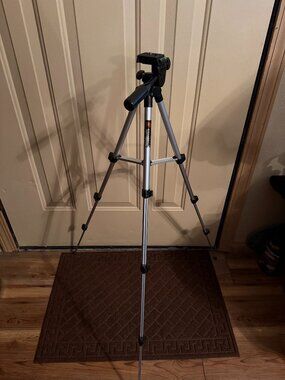 AP Ace Pro Series 36” Digital Photo/Video Tripod/swivel W/Carry Case. Good Cond.